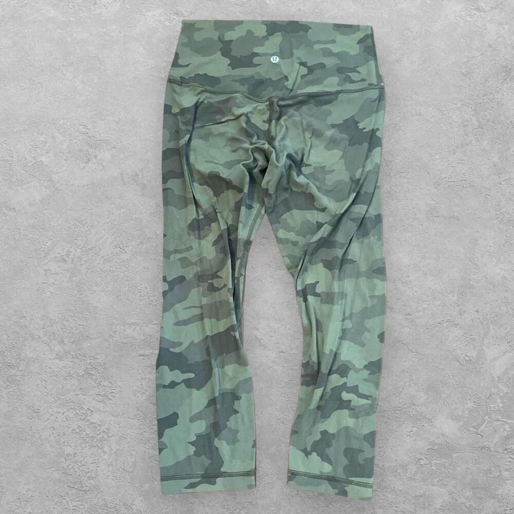 Lululemon Capri Leggings High Rise Crop Yoga Pilates Size 8 Green Camo